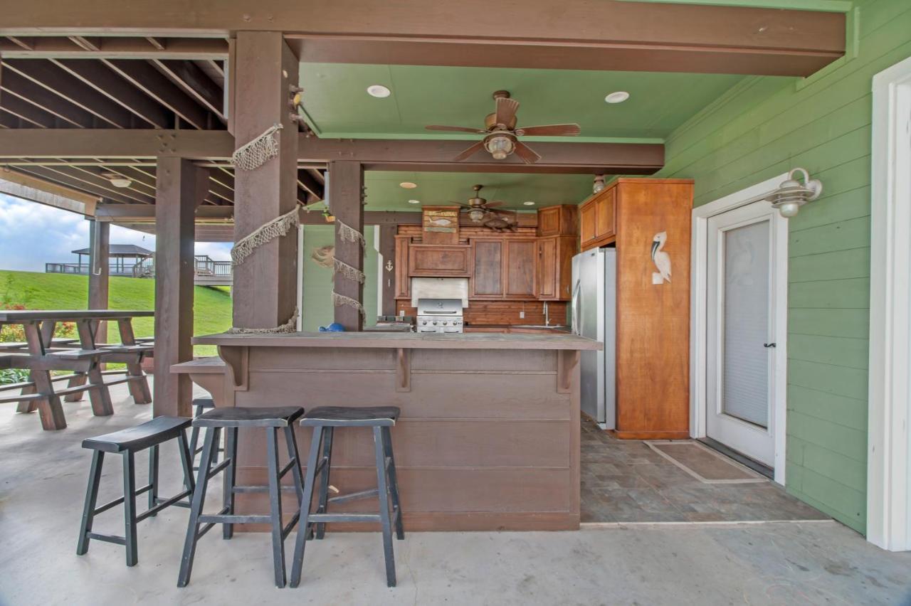 Luxury Waterfront Home Family And Pet Friendly Near Surfside Beach 11 Mins Freeport Exterior foto
