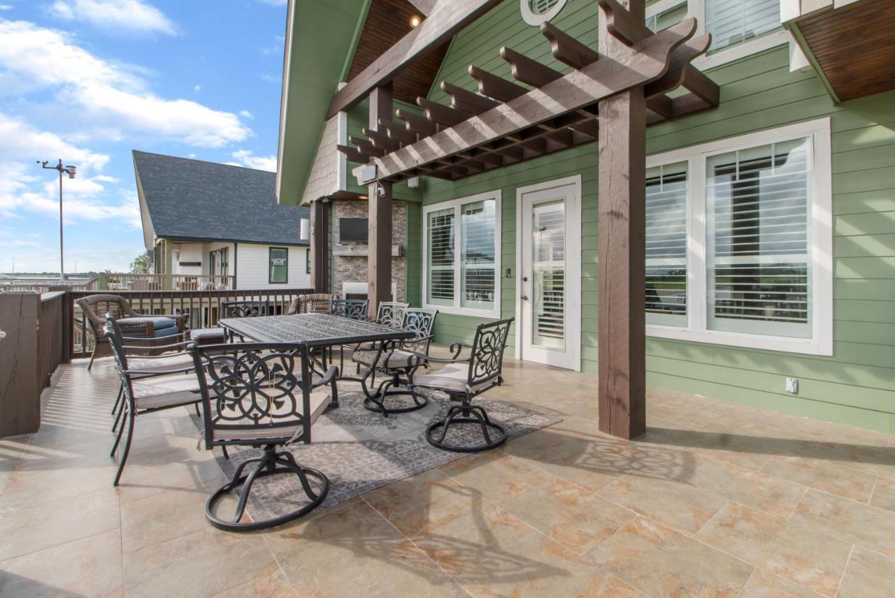 Luxury Waterfront Home Family And Pet Friendly Near Surfside Beach 11 Mins Freeport Exterior foto
