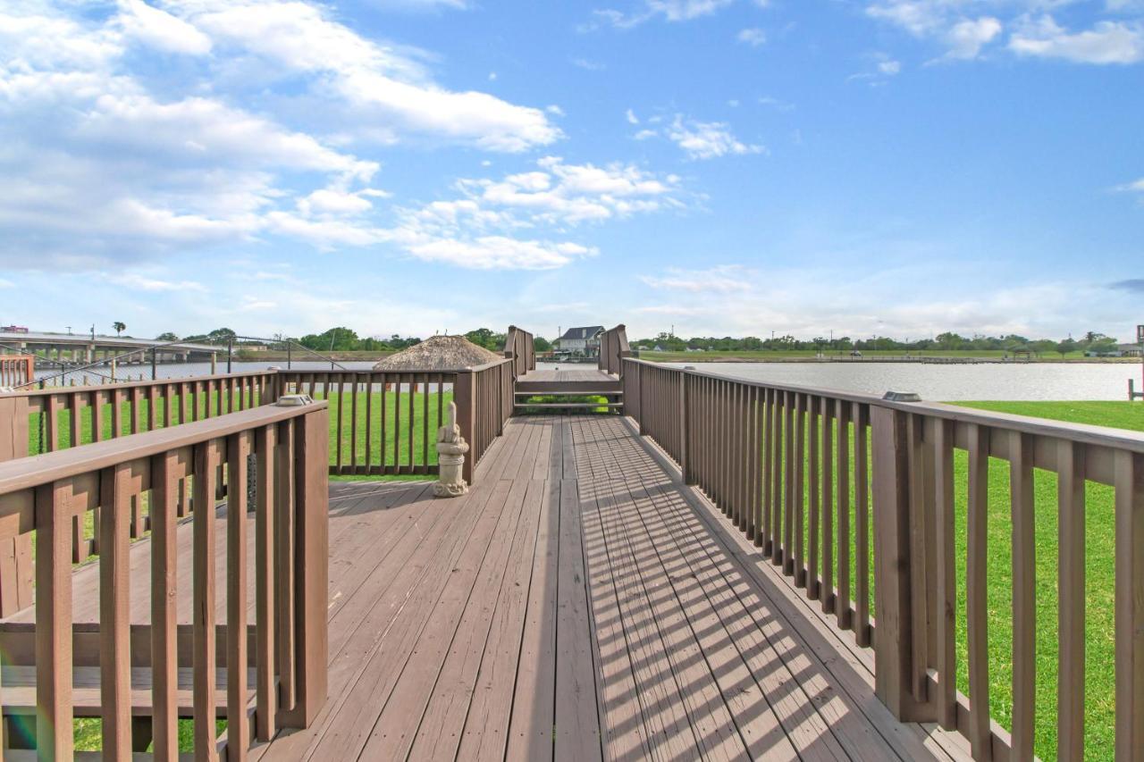 Luxury Waterfront Home Family And Pet Friendly Near Surfside Beach 11 Mins Freeport Exterior foto
