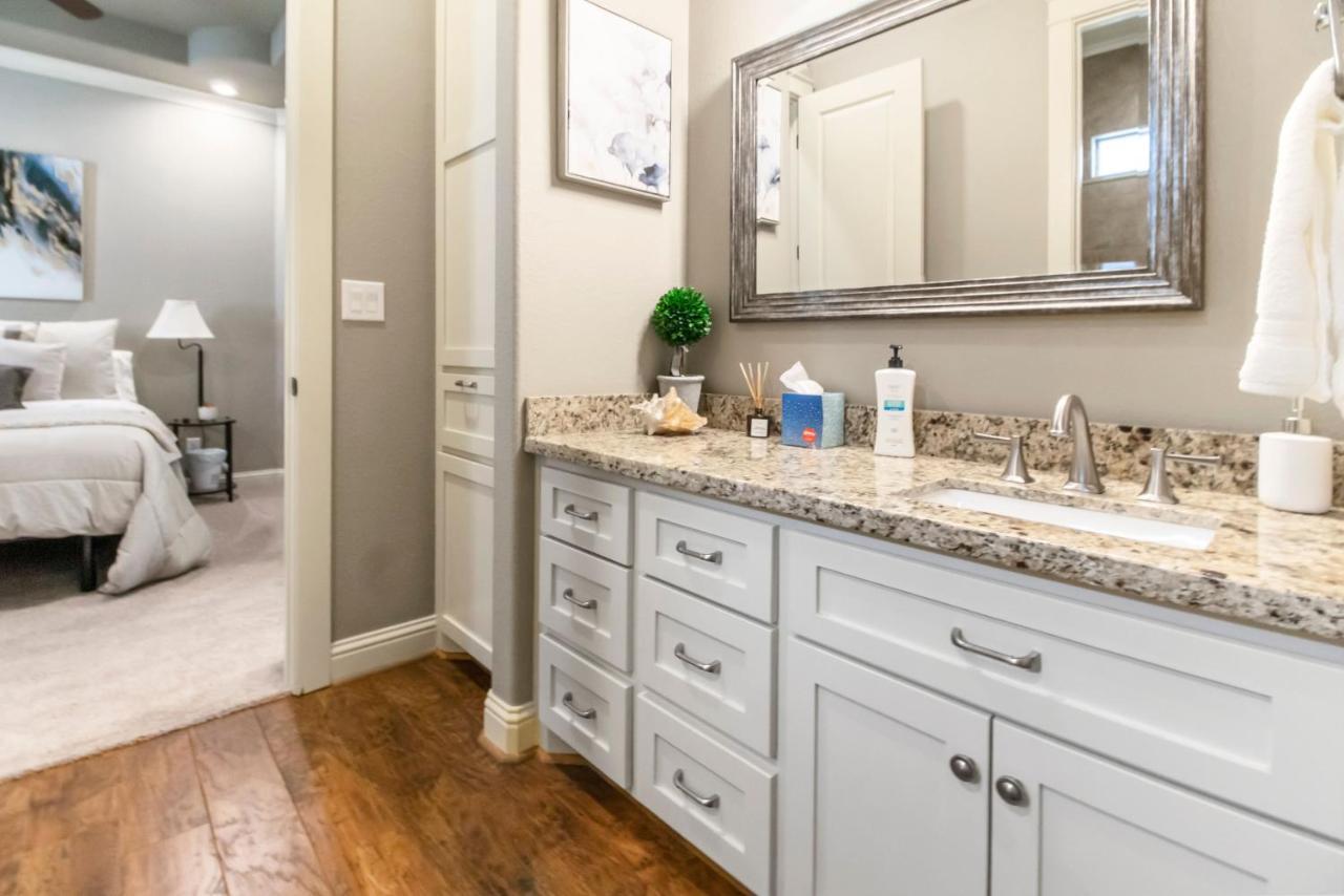 Luxury Waterfront Home Family And Pet Friendly Near Surfside Beach 11 Mins Freeport Exterior foto