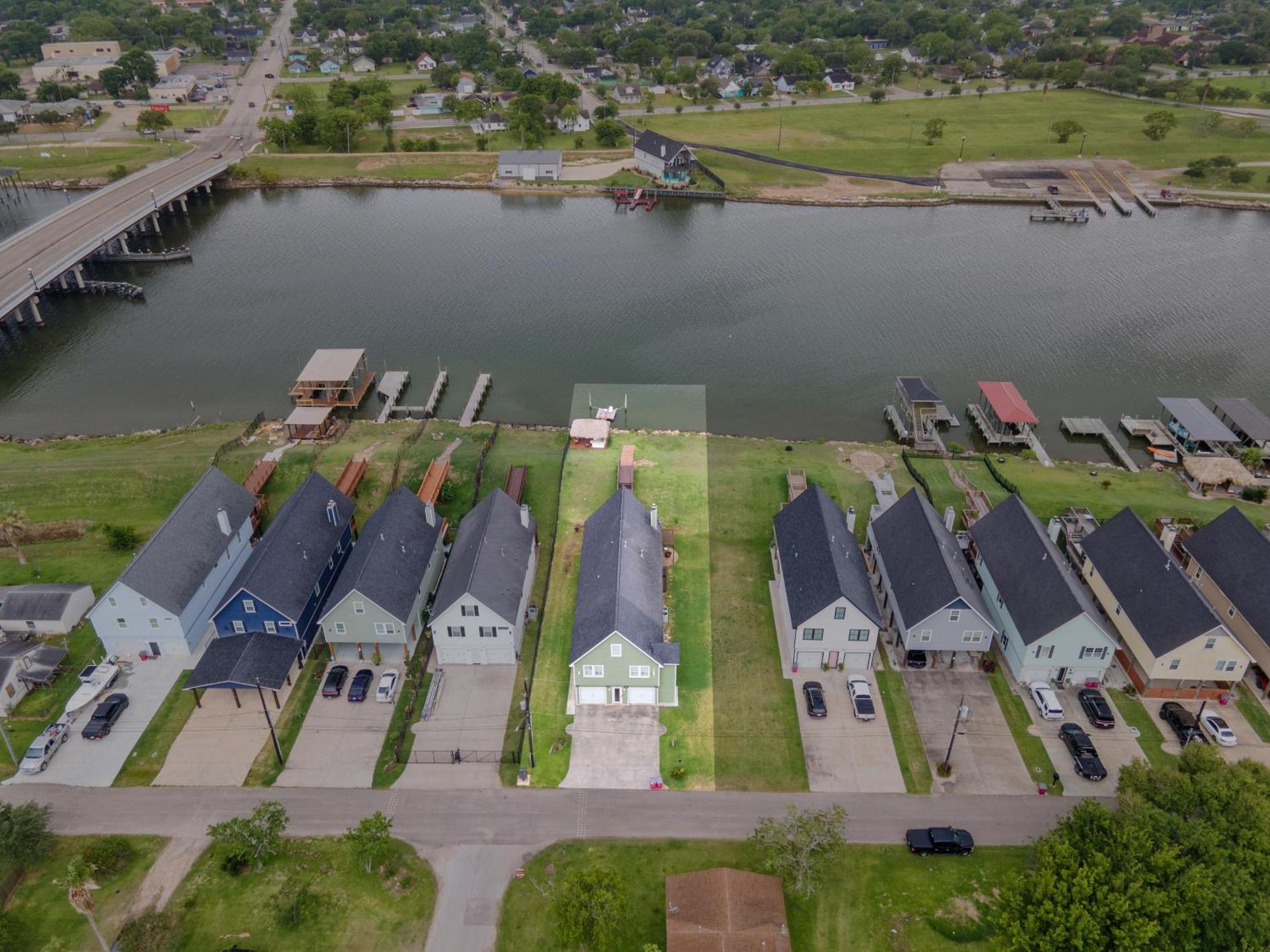 Luxury Waterfront Home Family And Pet Friendly Near Surfside Beach 11 Mins Freeport Exterior foto