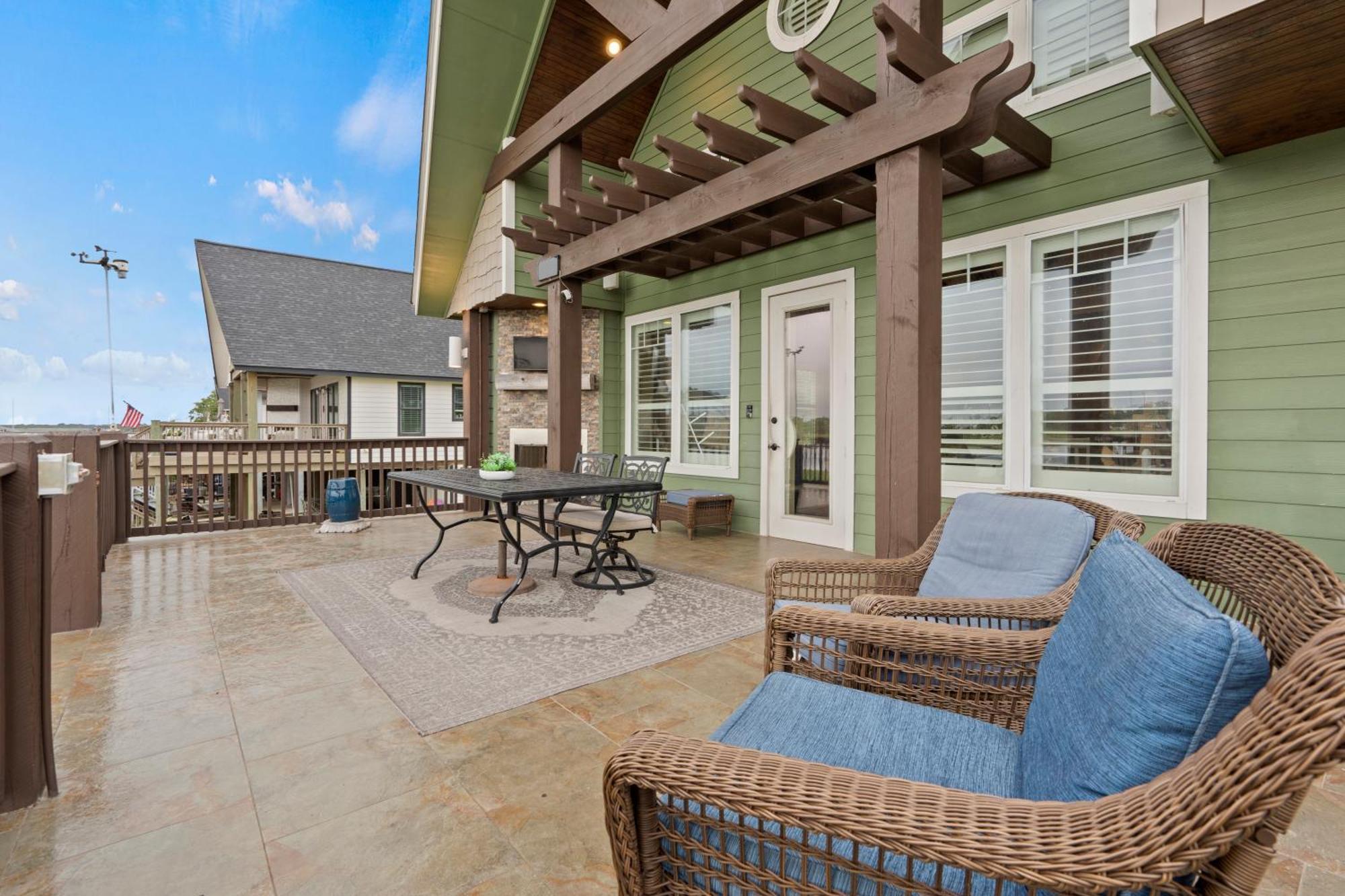 Luxury Waterfront Home Family And Pet Friendly Near Surfside Beach 11 Mins Freeport Exterior foto